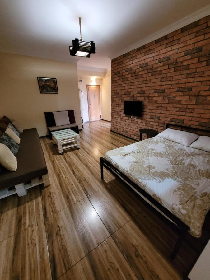 Квартира около мед центра Астхик Ереван Экстерьер фото