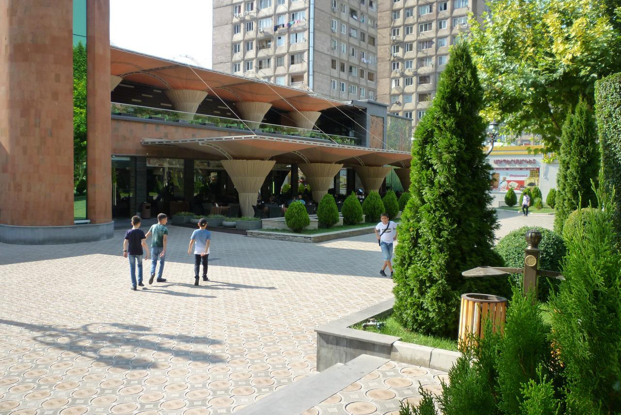 Квартира около мед центра Астхик Ереван Экстерьер фото