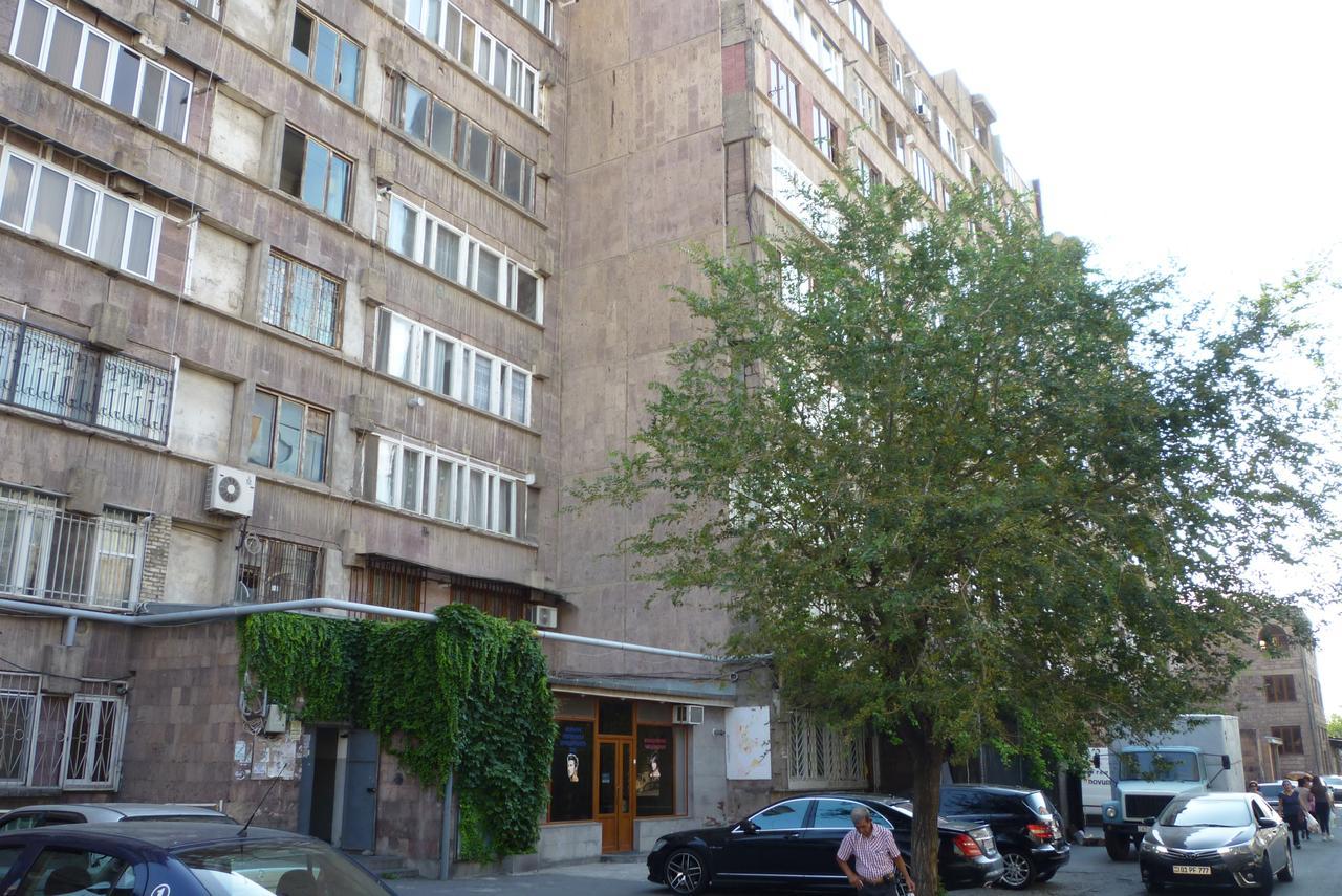 Квартира около мед центра Астхик Ереван Экстерьер фото